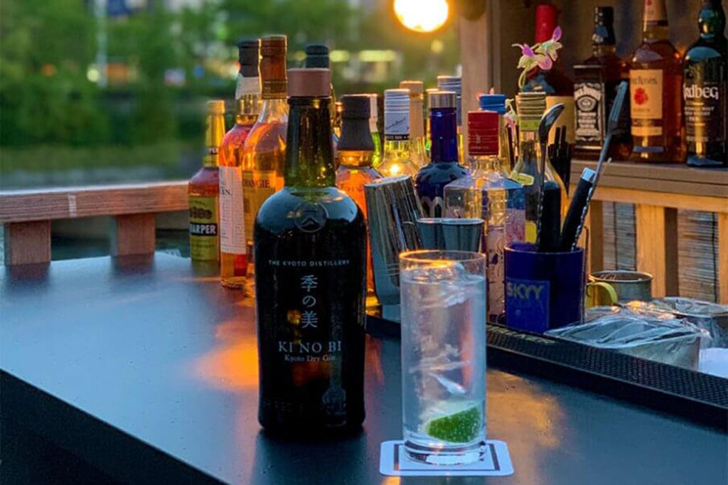亚特兰蒂斯酒吧
