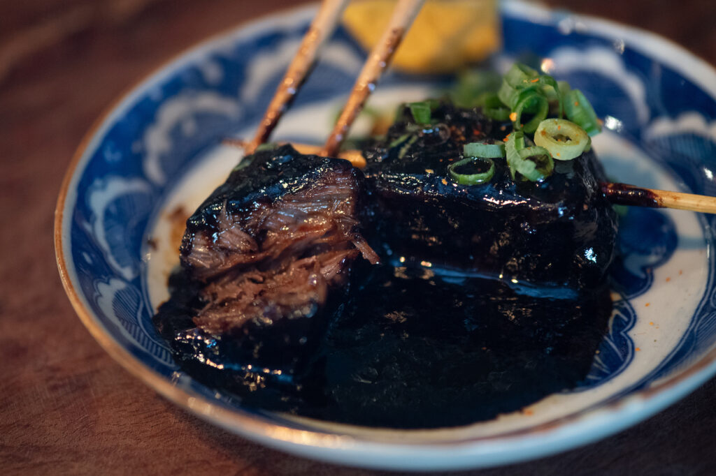 阿布里和牛串烧、多特炖肉。